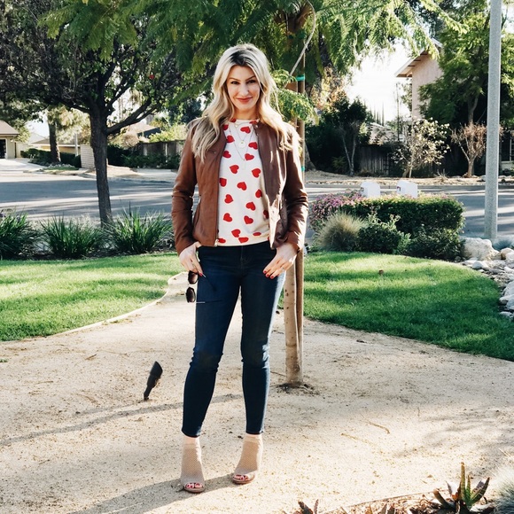 BNWT heart ❤️ tee size M - Picture 1 of 1